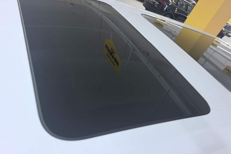 Used Denza D9 2022 DM-i 1040 Prestige Model Roof