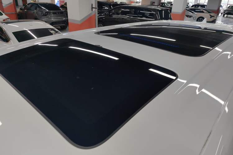 Used Denza D9 2022 DM-i 970 Four-Wheel Drive Flagship Model Roof