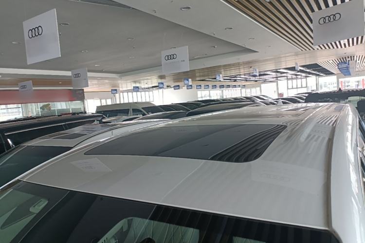 Used Denza D9 2022 DM-i 1040 Prestige Model Roof