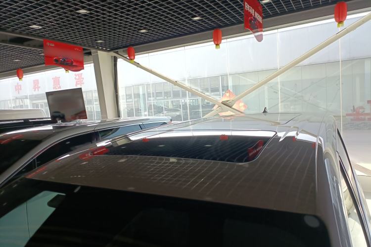 Used Denza D9 2022 DM-i 1040 Prestige Model Roof