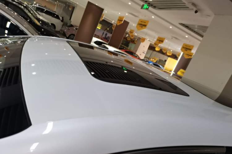 Used Denza D9 2022 DM-i 1040 Prestige Model Roof