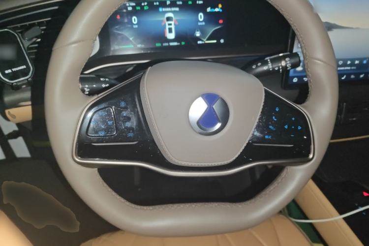 Used Denza D9 2022 DM-i 970 Four-Wheel Drive Flagship Model Steering Wheel