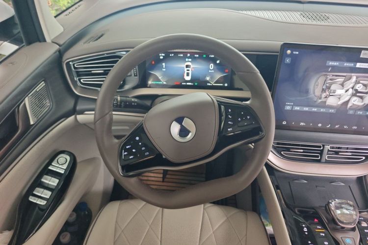 Used Denza D9 2022 DM-i 970 Four-Wheel Drive Flagship Model Steering Wheel