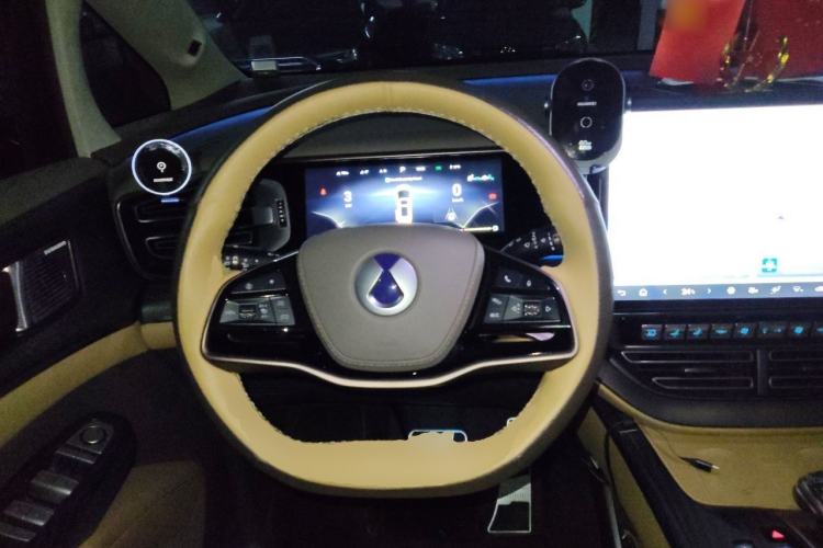 Used Denza D9 2022 DM-i 970 Four-Wheel Drive Flagship Model Steering Wheel