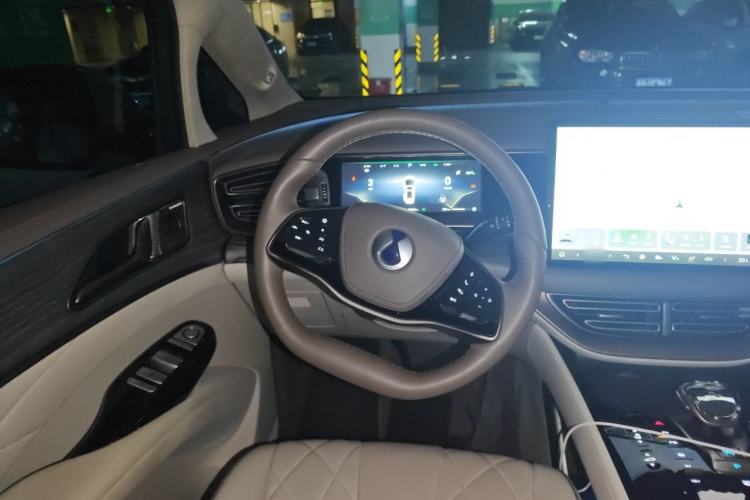 Used Denza D9 2022 DM-i 970 Four-Wheel Drive Flagship Model Steering Wheel