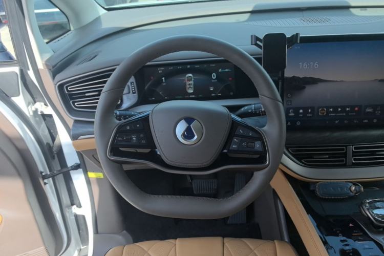 Used Denza D9 2022 DM-i 1040 Prestige Model Steering Wheel
