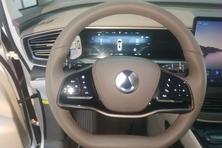 Used Denza D9 2022 DM-i 970 Four-Wheel Drive Flagship Model Steering Wheel
