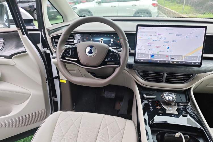 Used Denza D9 2022 DM-i 1040 Prestige Model Steering Wheel