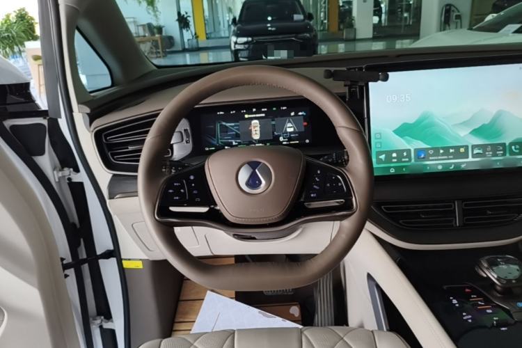 Used Denza D9 2022 DM-i 970 Four-Wheel Drive Prestige Model Steering Wheel