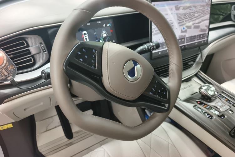 Used Denza D9 2022 DM-i 970 Four-Wheel Drive Flagship Model Steering Wheel