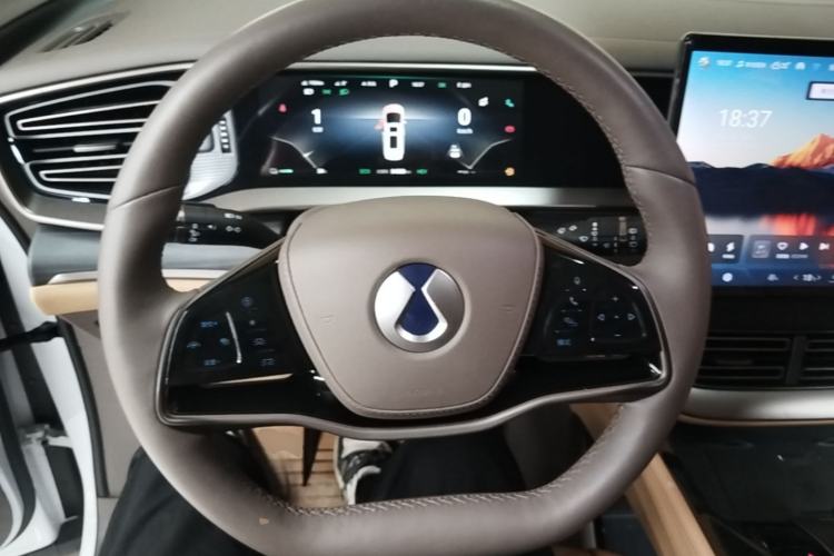 Used Denza D9 2022 DM-i 970 Four-Wheel Drive Flagship Model Steering Wheel