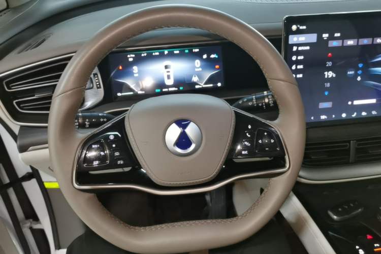 Used Denza D9 2022 DM-i 970 Four-Wheel Drive Prestige Model Steering Wheel