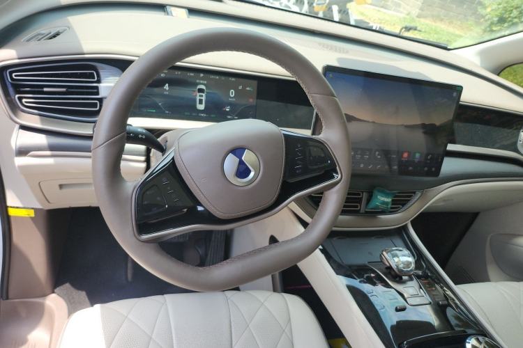 Used Denza D9 2022 DM-i 970 Four-Wheel Drive Prestige Model Steering Wheel