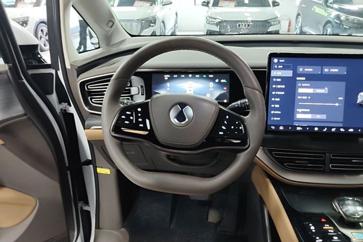 Used Denza D9 2022 DM-i 970 Four-Wheel Drive Flagship Model Steering Wheel
