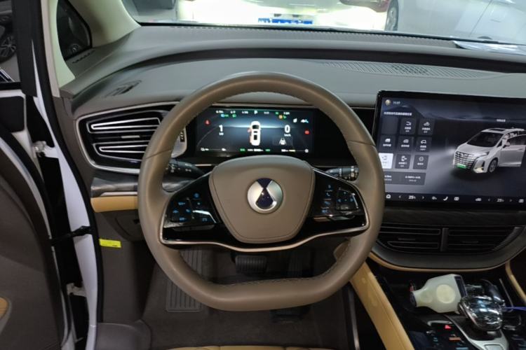 Used Denza D9 2022 DM-i 1040 Prestige Model Steering Wheel
