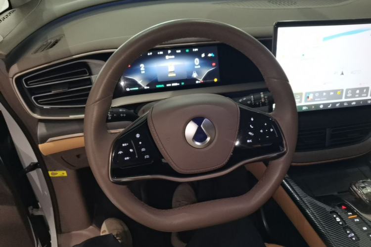 Used Denza D9 2022 DM-i 970 Four-Wheel Drive Flagship Model Steering Wheel