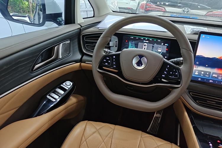 Used Denza D9 2022 DM-i 970 Four-Wheel Drive Prestige Model Steering Wheel
