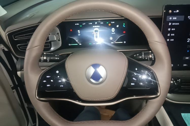Used Denza D9 2022 DM-i 970 Four-Wheel Drive Flagship Model Steering Wheel