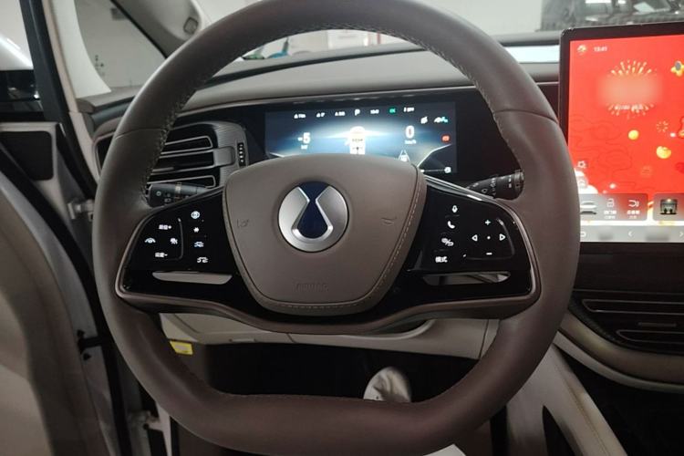 Used Denza D9 2022 DM-i 970 Four-Wheel Drive Flagship Model Steering Wheel