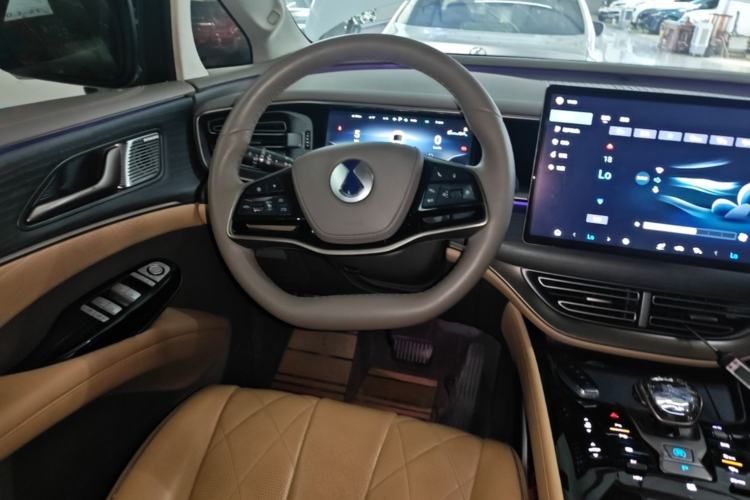 Used Denza D9 2022 DM-i 970 Four-Wheel Drive Flagship Model Steering Wheel