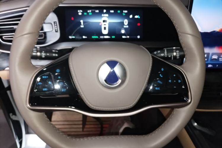 Used Denza D9 2022 DM-i 1040 Prestige Model Steering Wheel