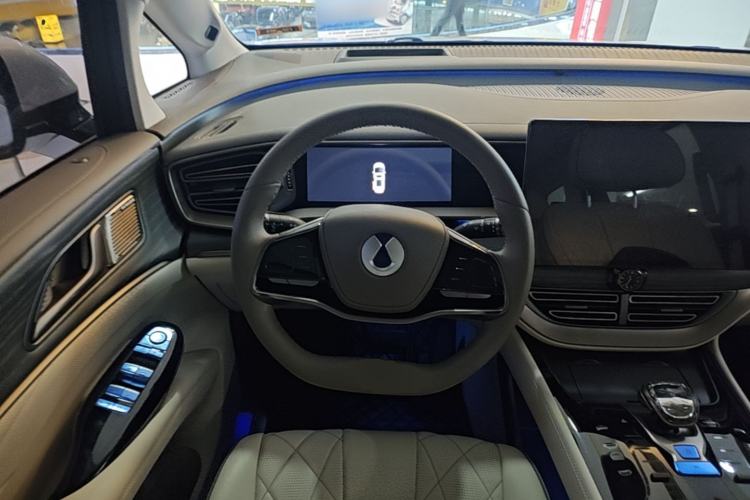 Used Denza D9 2022 DM-i 970 Four-Wheel Drive Flagship Model Steering Wheel