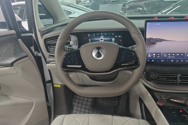 Used Denza D9 2022 DM-i 1040 Prestige Model Steering Wheel
