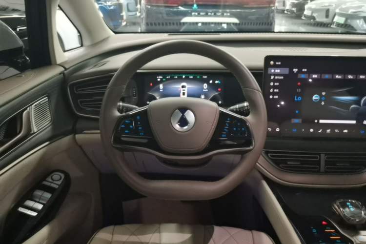 Used Denza D9 2022 DM-i 970 Four-Wheel Drive Prestige Model Steering Wheel