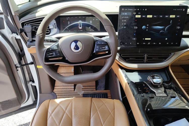 Used Denza D9 2022 DM-i 970 Four-Wheel Drive Prestige Model Steering Wheel