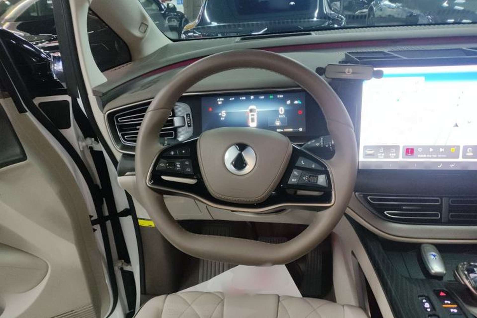 Used Denza D9 2022 DM-i 970 Four-Wheel Drive Flagship Model Steering Wheel