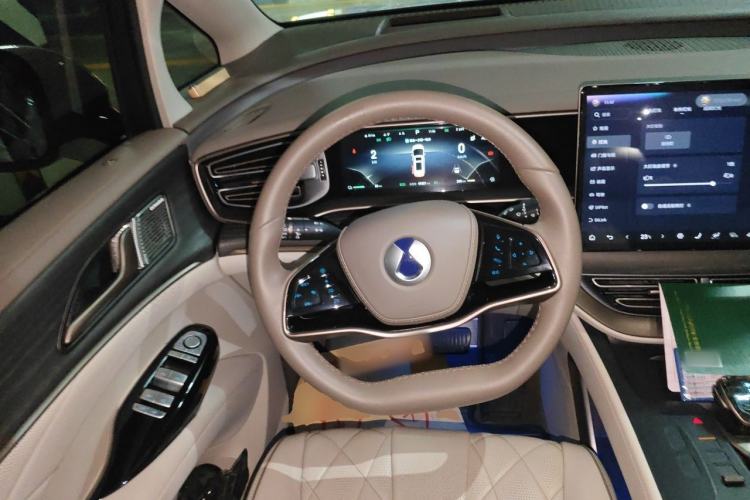 Used Denza D9 2022 DM-i 970 Four-Wheel Drive Prestige Model Steering Wheel