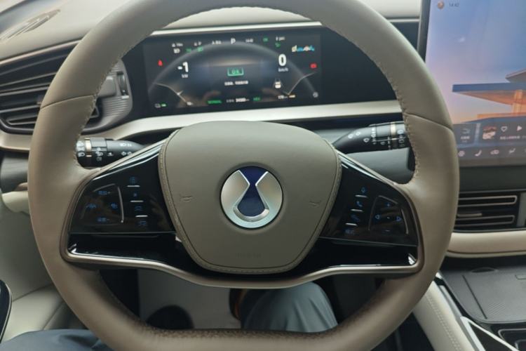Used Denza D9 2022 DM-i 970 Four-Wheel Drive Flagship Model Steering Wheel