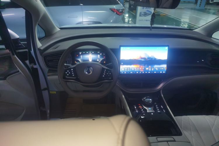 Used Denza D9 2022 DM-i 1040 Prestige Model Steering Wheel