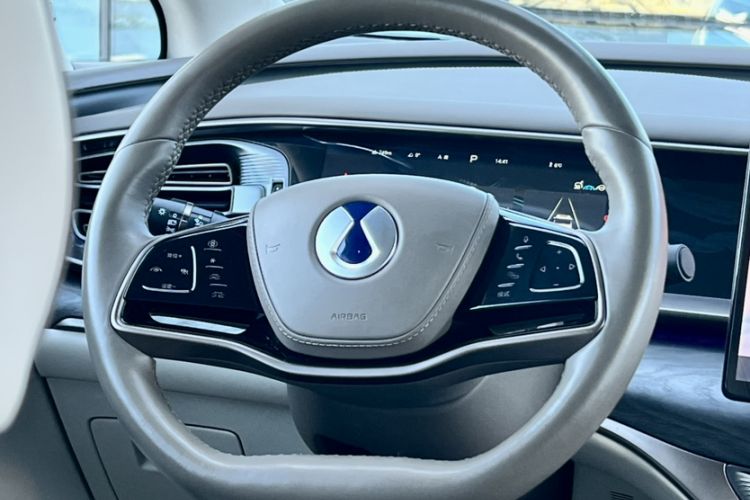 Used Denza D9 2022 DM-i 1040 Prestige Model Steering Wheel