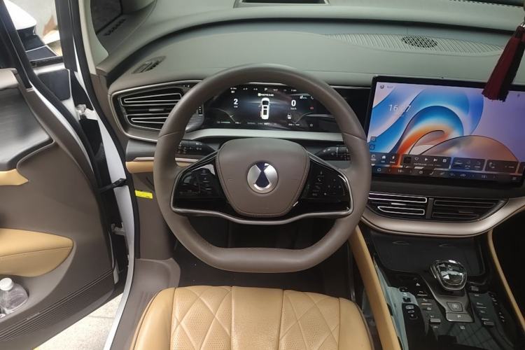 Used Denza D9 2022 DM-i 970 Four-Wheel Drive Prestige Model Steering Wheel
