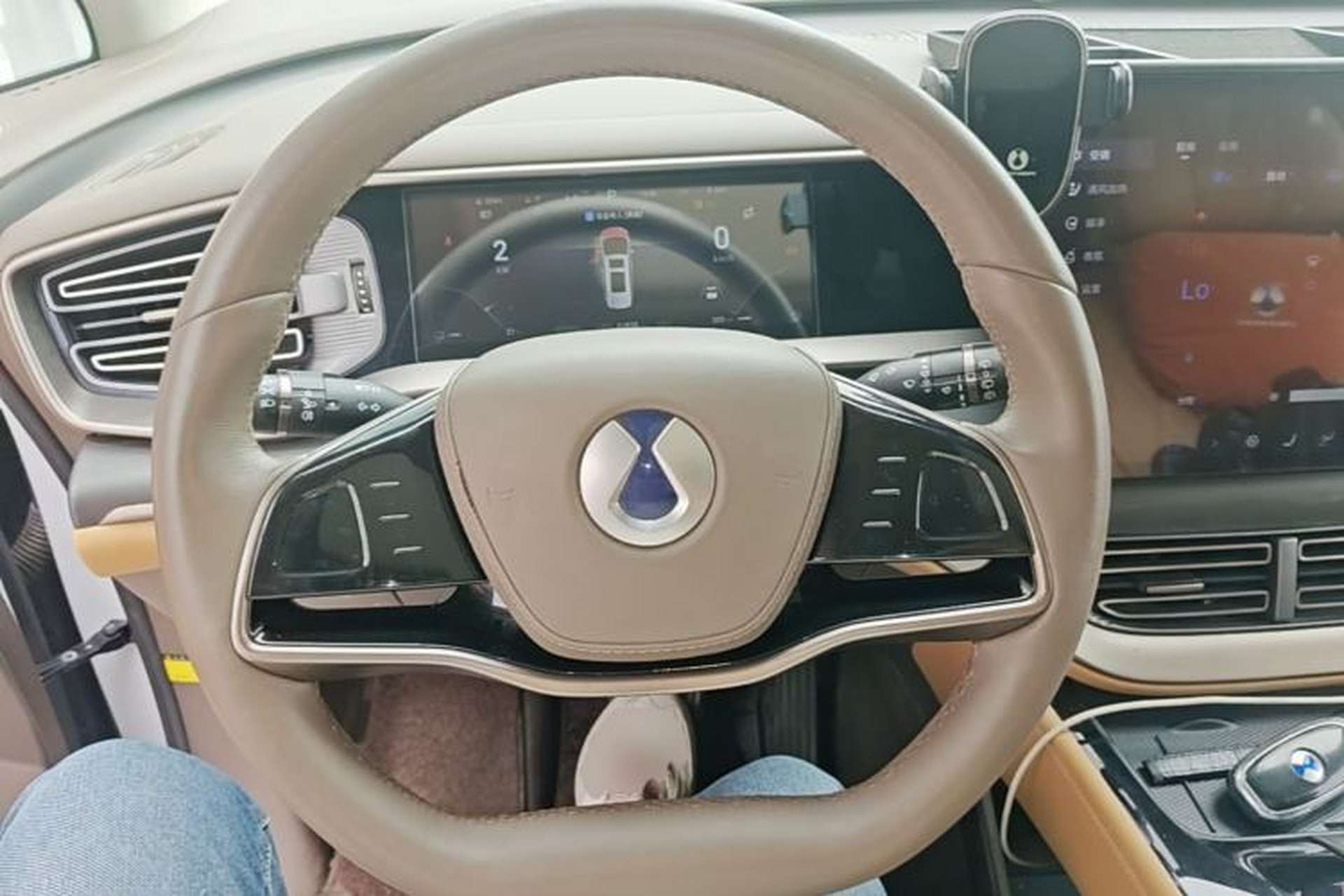 Used Denza D9 2022 DM-i 970 Four-Wheel Drive Flagship Model Steering Wheel