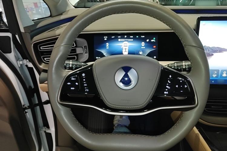 Used Denza D9 2022 DM-i 970 Four-Wheel Drive Flagship Model Steering Wheel