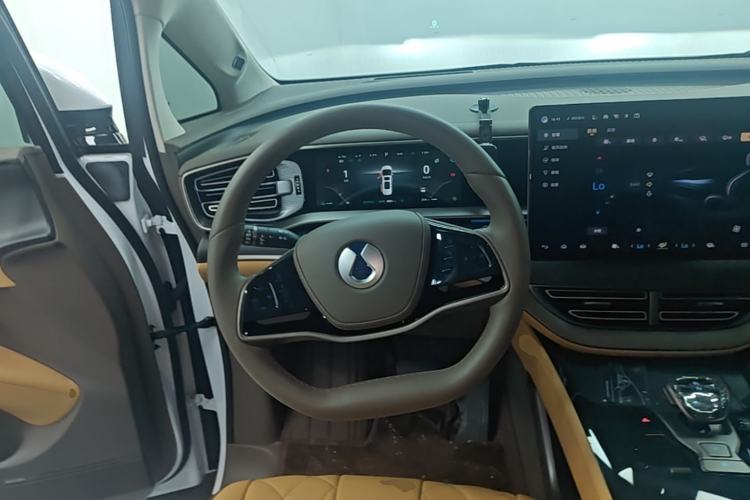 Used Denza D9 2022 DM-i 970 Four-Wheel Drive Flagship Model Steering Wheel