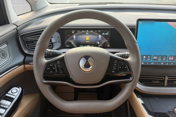 Used Denza D9 2022 DM-i 970 Four-Wheel Drive Flagship Model Steering Wheel