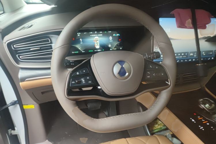Used Denza D9 2022 DM-i 1040 Prestige Model Steering Wheel