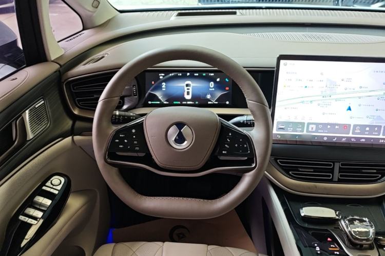 Used Denza D9 2022 DM-i 970 Four-Wheel Drive Flagship Model Steering Wheel