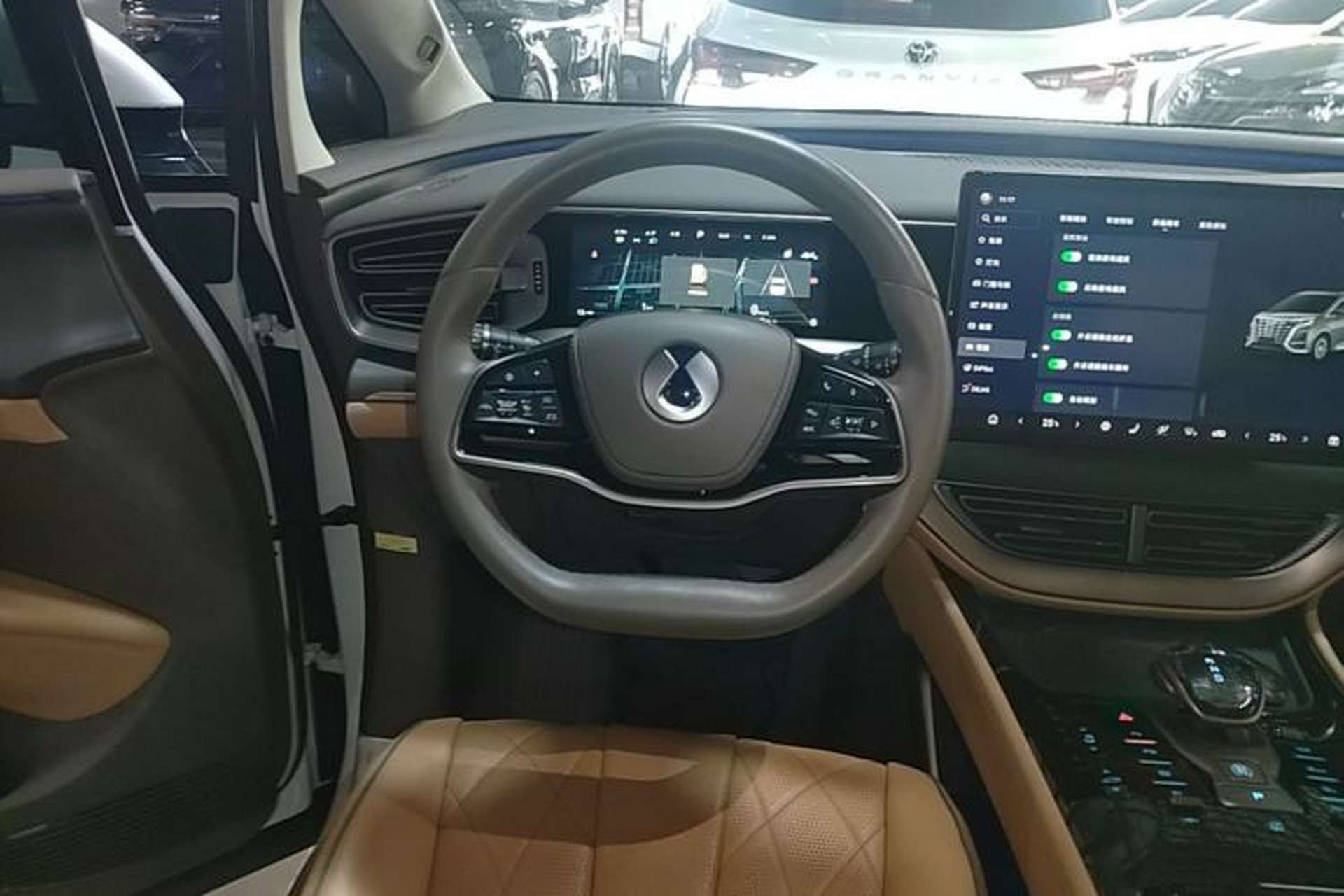 Used Denza D9 2022 DM-i 970 Four-Wheel Drive Flagship Model Steering Wheel