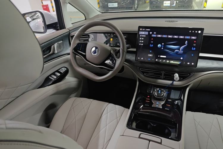 Used Denza D9 2022 DM-i 1040 Prestige Model Steering Wheel