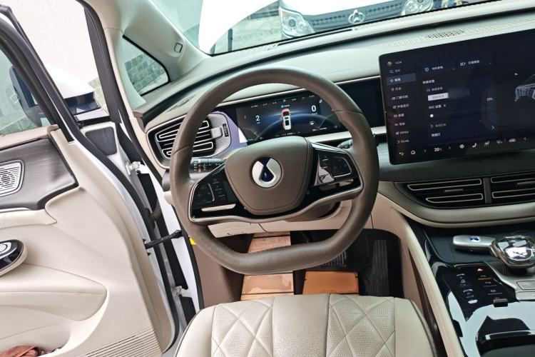 Used Denza D9 2022 DM-i 970 Four-Wheel Drive Flagship Model Steering Wheel