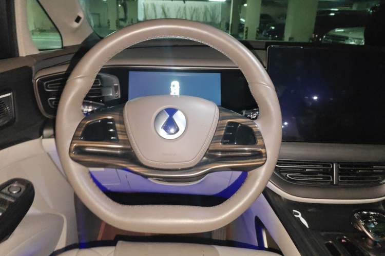 Used Denza D9 2022 DM-i 970 Four-Wheel Drive Flagship Model Steering Wheel