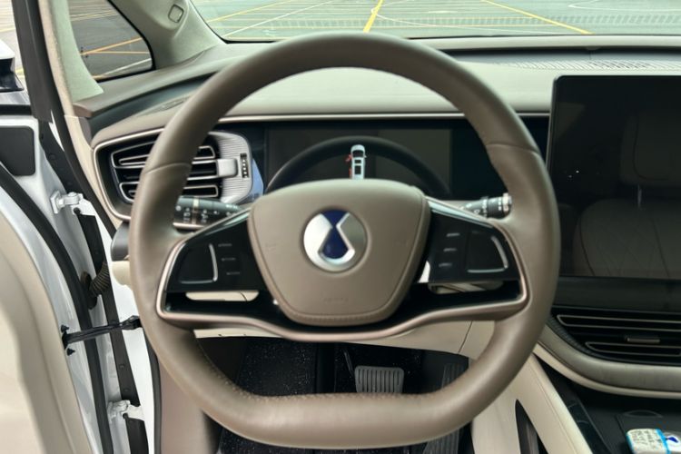 Used Denza D9 2022 DM-i 970 Four-Wheel Drive Flagship Model Steering Wheel