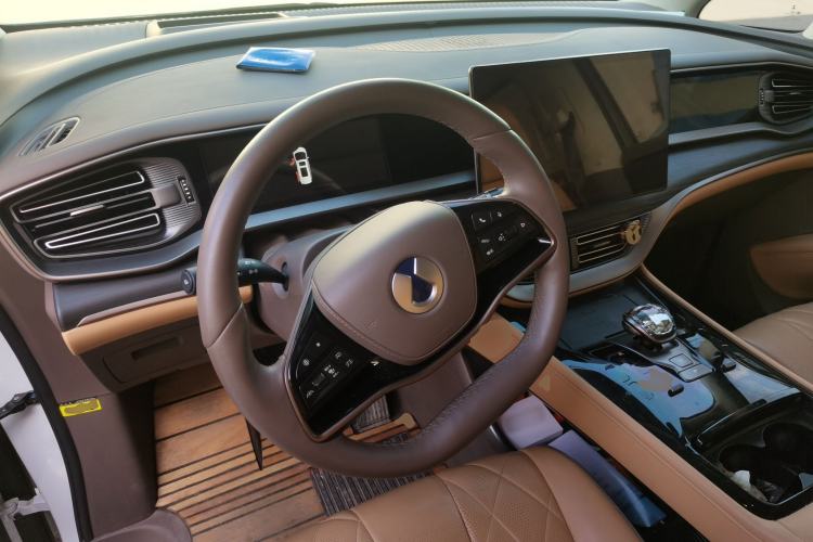 Used Denza D9 2022 EV 600 Four-Wheel Drive Flagship Model Steering Wheel