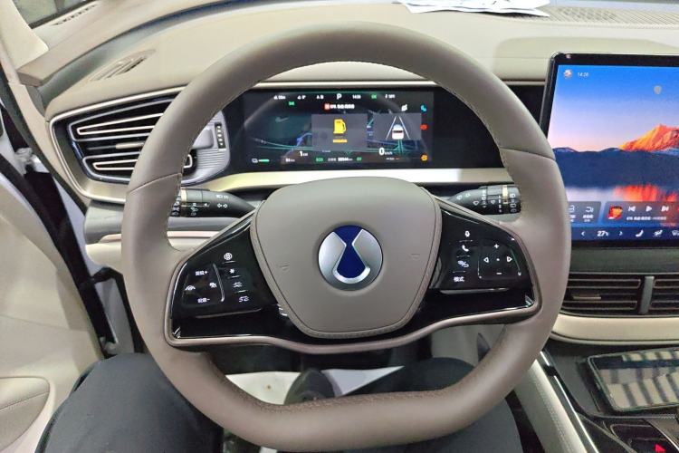 Used Denza D9 2022 DM-i 970 Four-Wheel Drive Flagship Model Steering Wheel