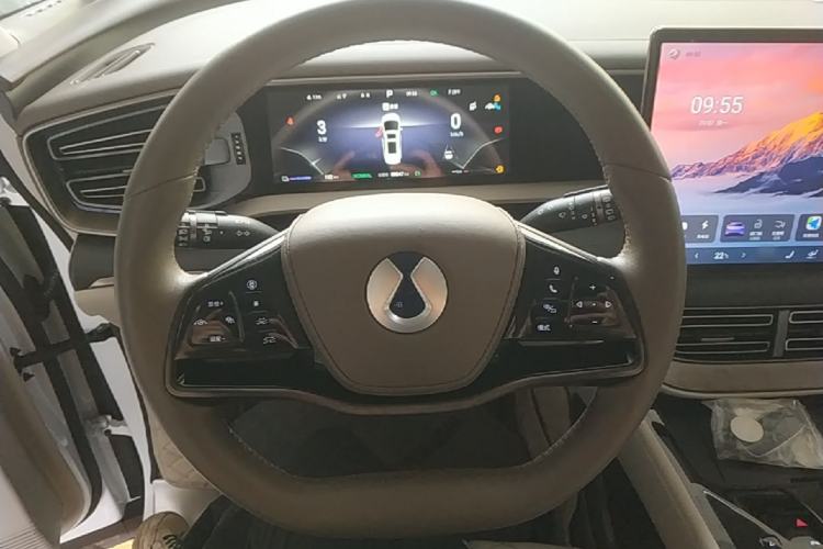 Used Denza D9 2022 DM-i 970 Four-Wheel Drive Flagship Model Steering Wheel
