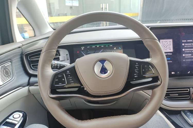 Used Denza D9 2022 DM-i 970 Four-Wheel Drive Prestige Model Steering Wheel